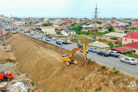Saray körpüsünə aparan yanaşma yollarının genişləndirilməsinə başlanılıb - FOTO