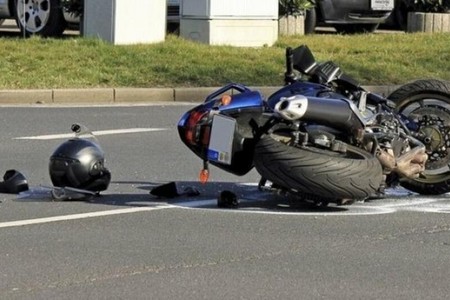 Bakıda moped piyadanı vurdu