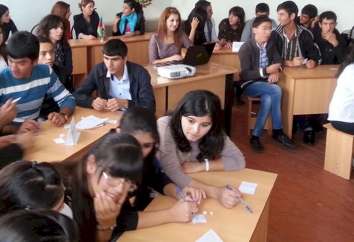 Kolleclərdə Müəllimlik ixtisası üzrə hazırlıq dayandırılıb
