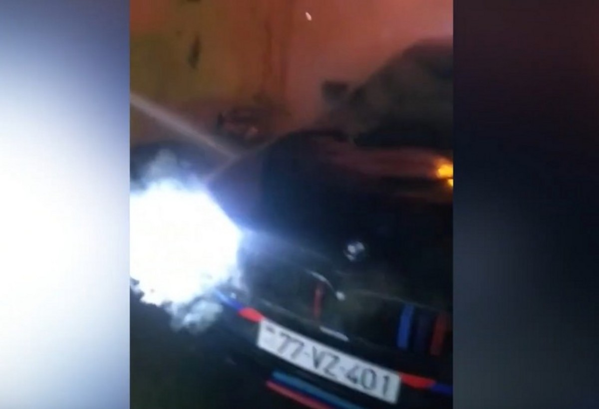 Bakıda “BMW” yanıb