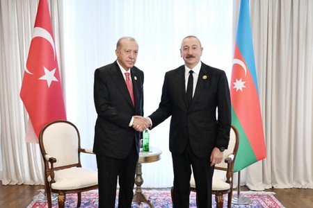 İlham Əliyev Ərdoğana zəng edib, Türkiyə xalqını təbrik edib