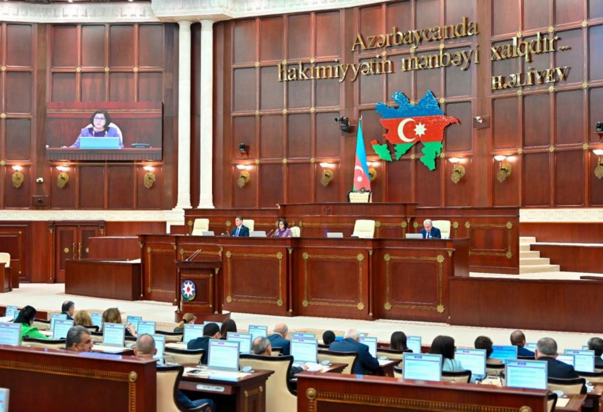 Deputatlar tətilə çıxdılar