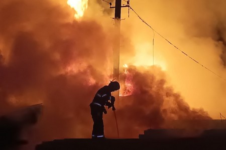 Bakıda “Taxta bazarı” yanıb - VİDEO