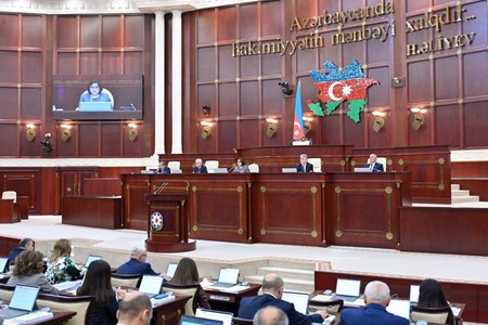 Milli Məclisin iclası başladı -  13 məsələ müzakirə ediləcək