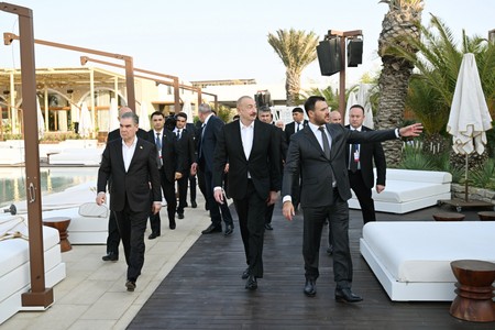 Azərbaycan Prezidenti və Türkmənistan Xalq Məsləhətinin sədri Sea Breezedə olublar