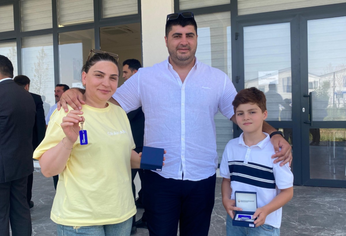 Növbəti köç karvanı Kəngərli kəndinə çatıb: 43 ailəyə evlərinin açarları təqdim edilib - YENİLƏNİB