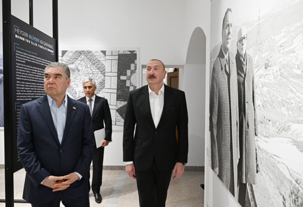 Prezident və Qurbanqulu Berdiməhəmmədov Şuşada “Heydər Əliyev və Qarabağ” sərgisi ilə tanış olub