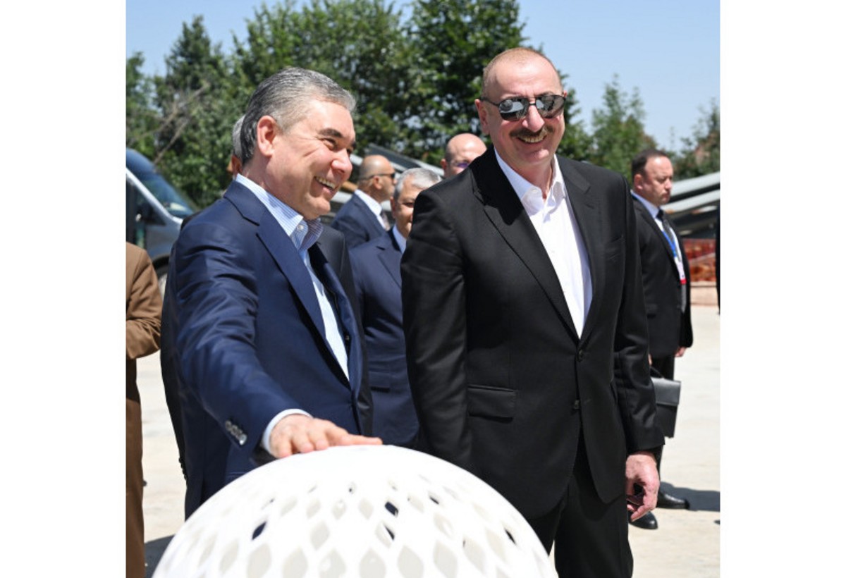 İlham Əliyev və Qurbanqulu Berdiməhəmmədov Yeni Şuşa məscidində tikinti işləri ilə tanış olublar