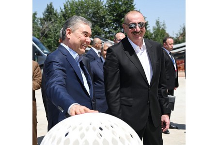 İlham Əliyev və Qurbanqulu Berdiməhəmmədov Yeni Şuşa məscidində tikinti işləri ilə tanış olublar