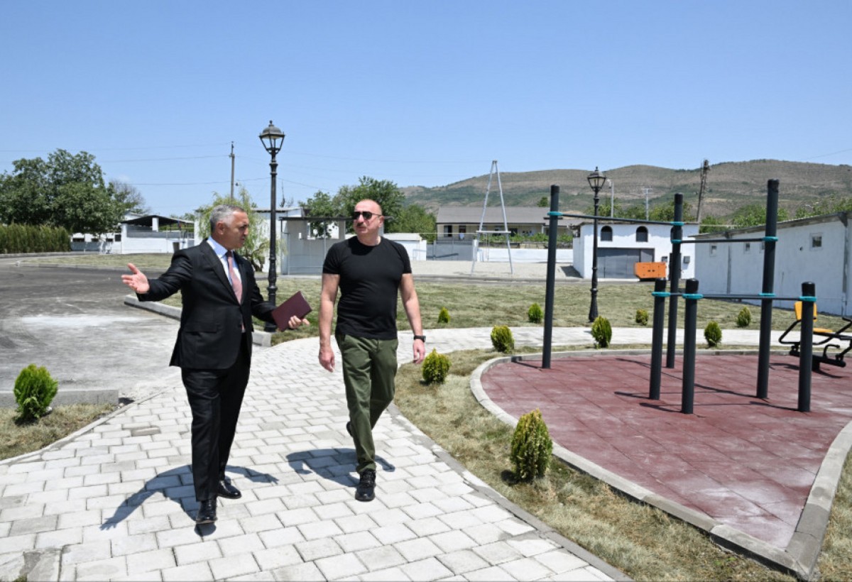 Prezident İlham Əliyev Xocalının Təzəbinə kəndində görülən işlərlə tanış olub