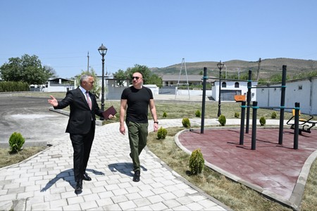 Prezident İlham Əliyev Xocalının Təzəbinə kəndində görülən işlərlə tanış olub