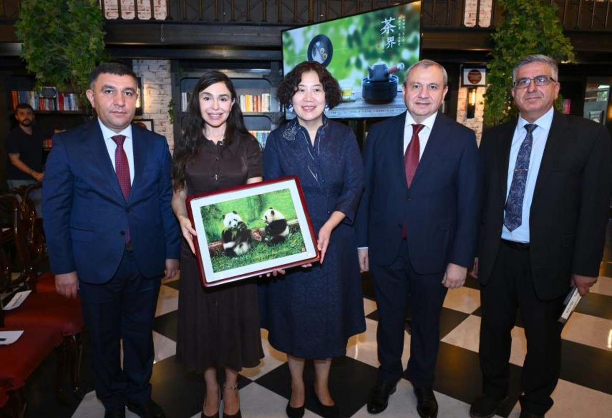 Leyla Əliyeva Bakı Kitab Mərkəzində “Tanımadığımız Konfutsi” adlı gecədə iştirak edib