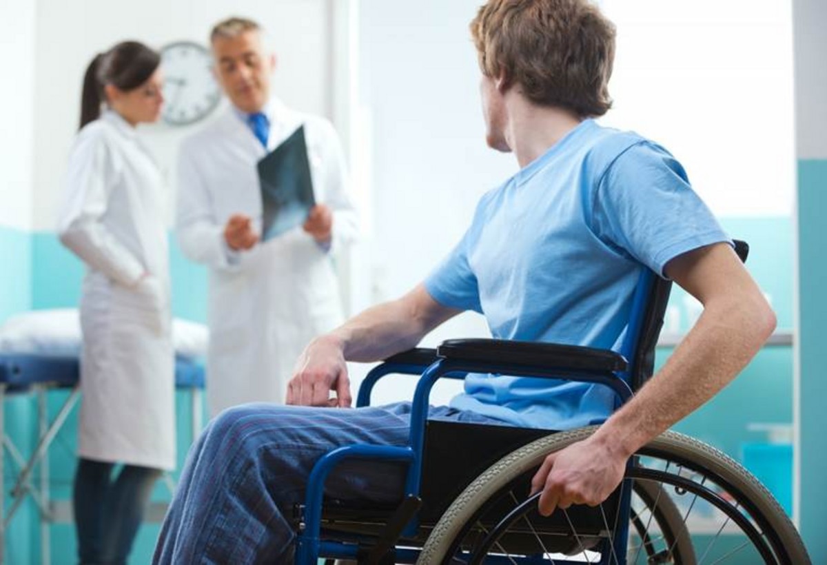 Əlilliyi olan şəxslərin reabilitasiyası: Dövlət hansı xidmətləri təqdim edir?