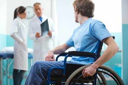 Əlilliyi olan şəxslərin reabilitasiyası: Dövlət hansı xidmətləri təqdim edir?