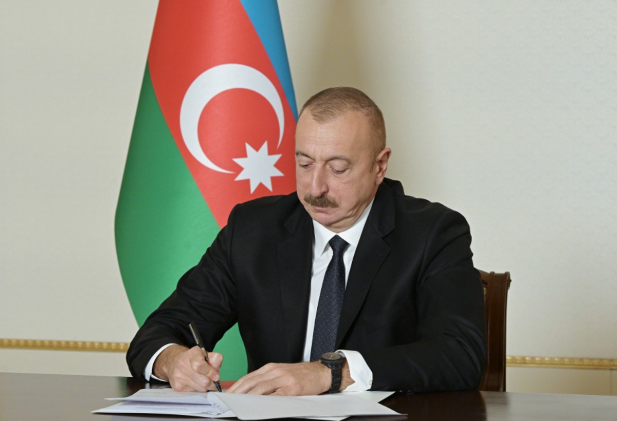 Prezident milli mətbuatın 150 illik yubileyi münasibətilə media nümayəndələrini təltif edib