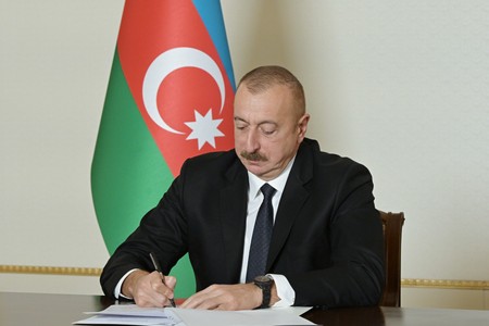 Prezident milli mətbuatın 150 illik yubileyi münasibətilə media nümayəndələrini təltif edib