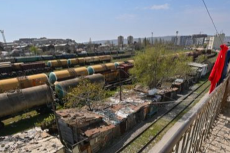 Bakıda dəmiryolu xətlərinin mühafizə zolağında evlərin qanunsuz tikilməsi ilə bağlı cinayət işi açılıb