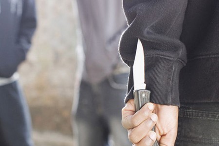 Gəncədə 24 yaşlı oğlan yeznəsi və onun qardaşını bıçaqlayıb