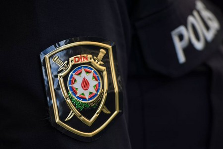 Gəncədə müqavimət göstərmək istəyən şəxsi polis yaralayıb