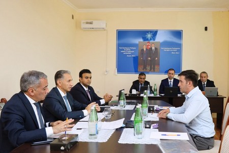 Rəşad Nəbiyev Füzulidə vətəndaşları qəbul edib
