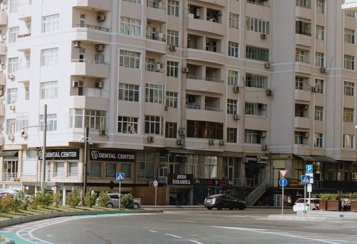 Bakının daha bir küçəsində mikromobillik zolağı istifadəyə verilib - FOTO