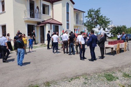 Növbəti köç Xocalının Ballıca kəndinə çatıb, açarlar təqdim edilib - YENİLƏNİB