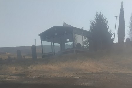 Cəlilabadda qanunsuz mərasim evi tikilməsinə cəhd zamanı qəbirlər zədələnib