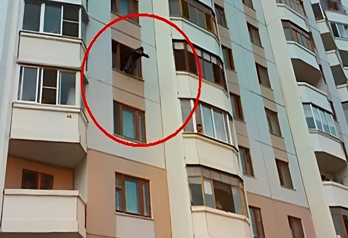 Şirvanda 15 yaşlı qız beşinci mərtəbədən yıxıldı