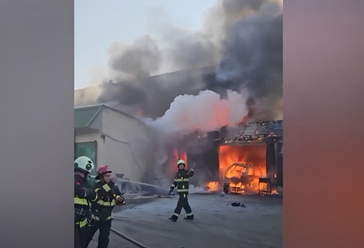 Bakıda avtomobil təmiri sexində yanğın olub