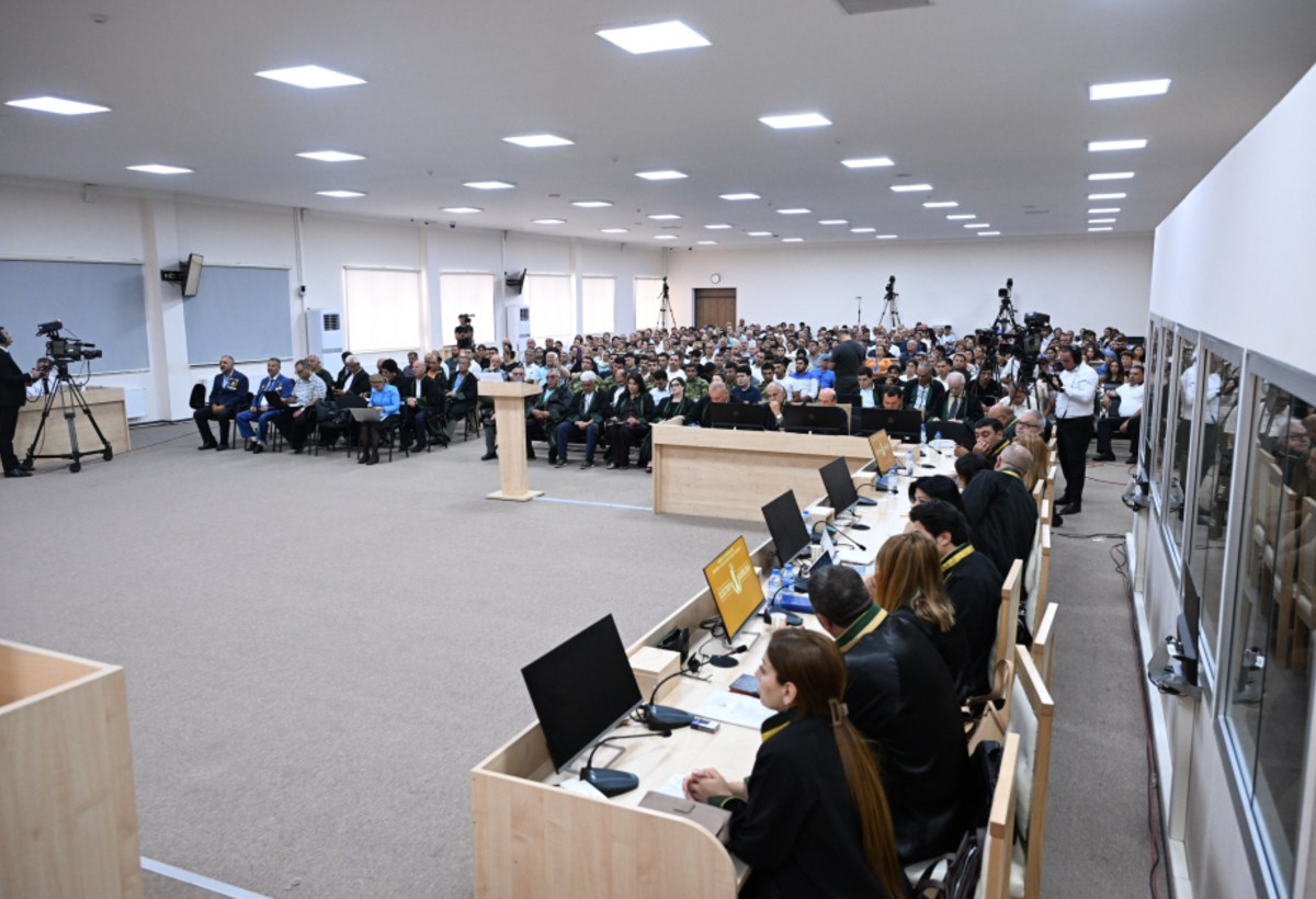 Ermənistan silahlı qüvvələrinin hücumları nəticəsində yaralanmış, mina qurbanı olmuş, evləri dağılmış şəxslər məhkəmədə ifadə veriblər
