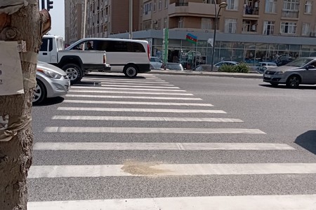 Abşeronda kuryoz: Yolun bir rayona aid hissəsində zolaqlar yenilənib, digər rayona baxan hissədə yox