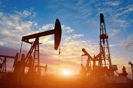 Azərbaycan neftinin qiyməti 71 dollardan aşağı enib
