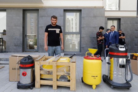 Füzuli şəhərinə köçürülmüş 53 sakinə özünüməşğulluq proqramı üzrə aktivlər təqdim edilib