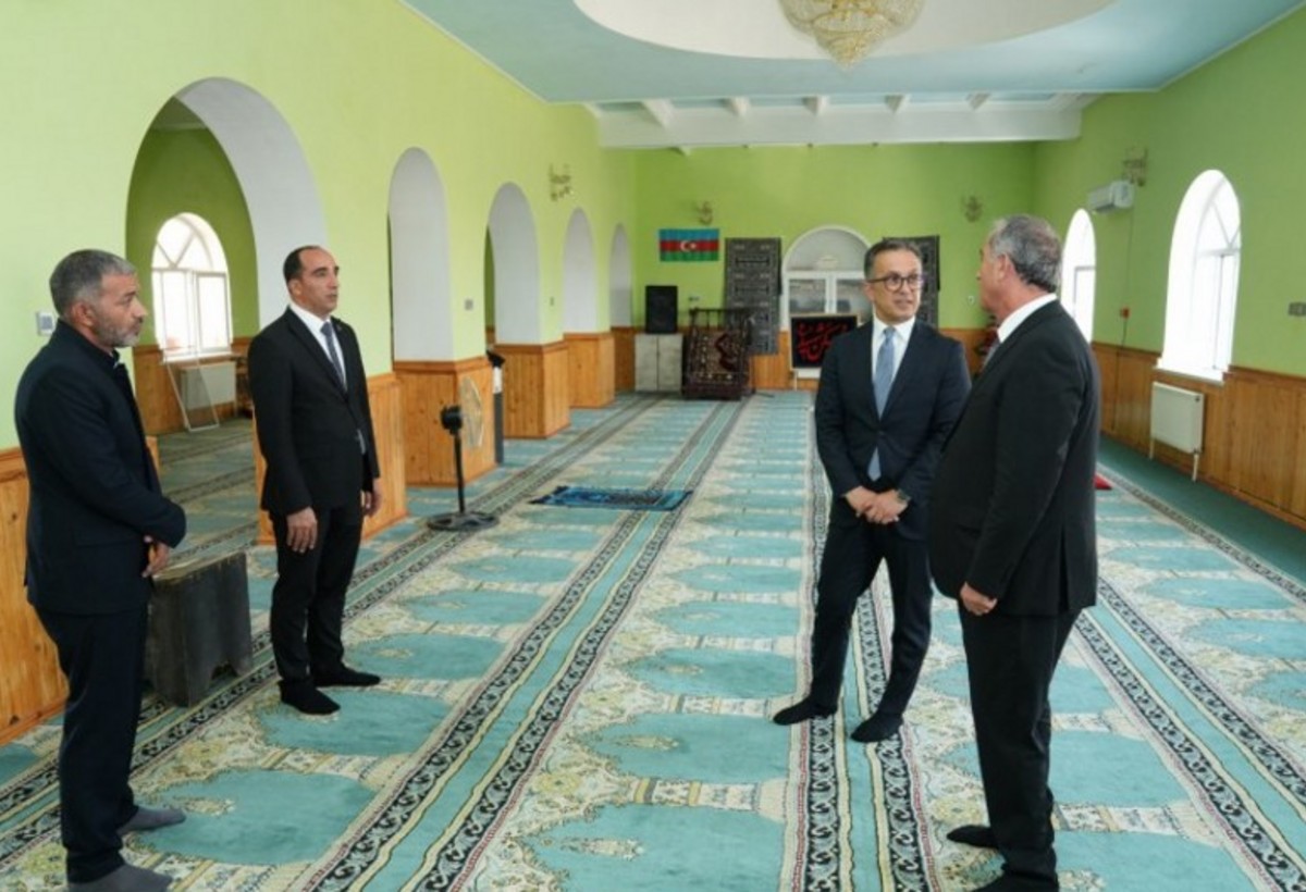 Dövlət Komitəsinin sədri Hacıqabulda məscidləri ziyarət edib