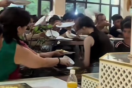 Nabranda məşhur istirahət mərkəzində gigiyena qaydaları pozulur, işçi tapılmır - VİDEO