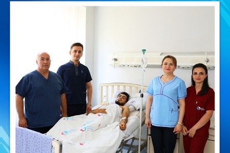 Metal əşya mədəsinə batan şəxs ölümdən döndü
