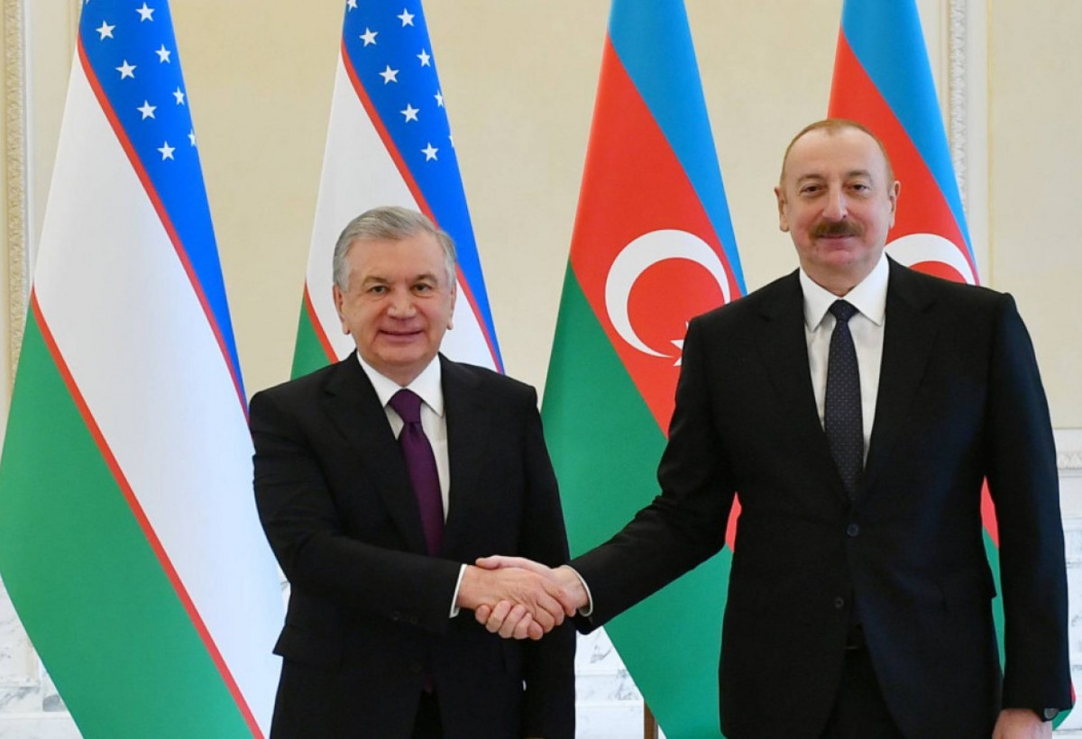 Azərbaycan lideri Özbəkistan Prezidentinə zəng edib