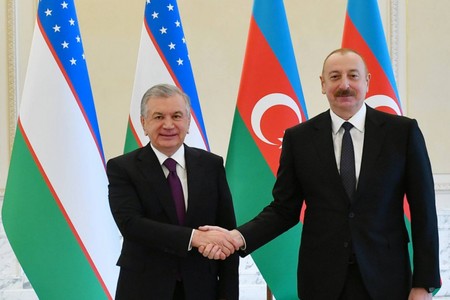 Azərbaycan lideri Özbəkistan Prezidentinə zəng edib