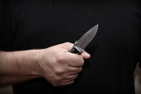 Qubada kişi bıçaqlandı: Şübhəli qohumudur