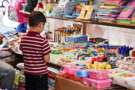 Məktəb bazarlığında qiymət yarışı - ARAŞDIRMA