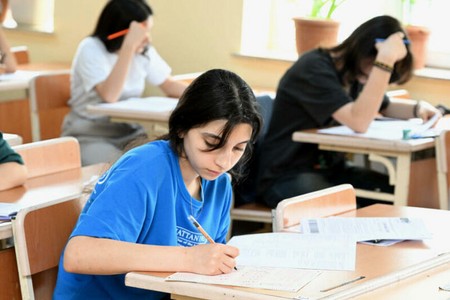 10-cu siniflərin elektron yerdəyişməsi başlayır