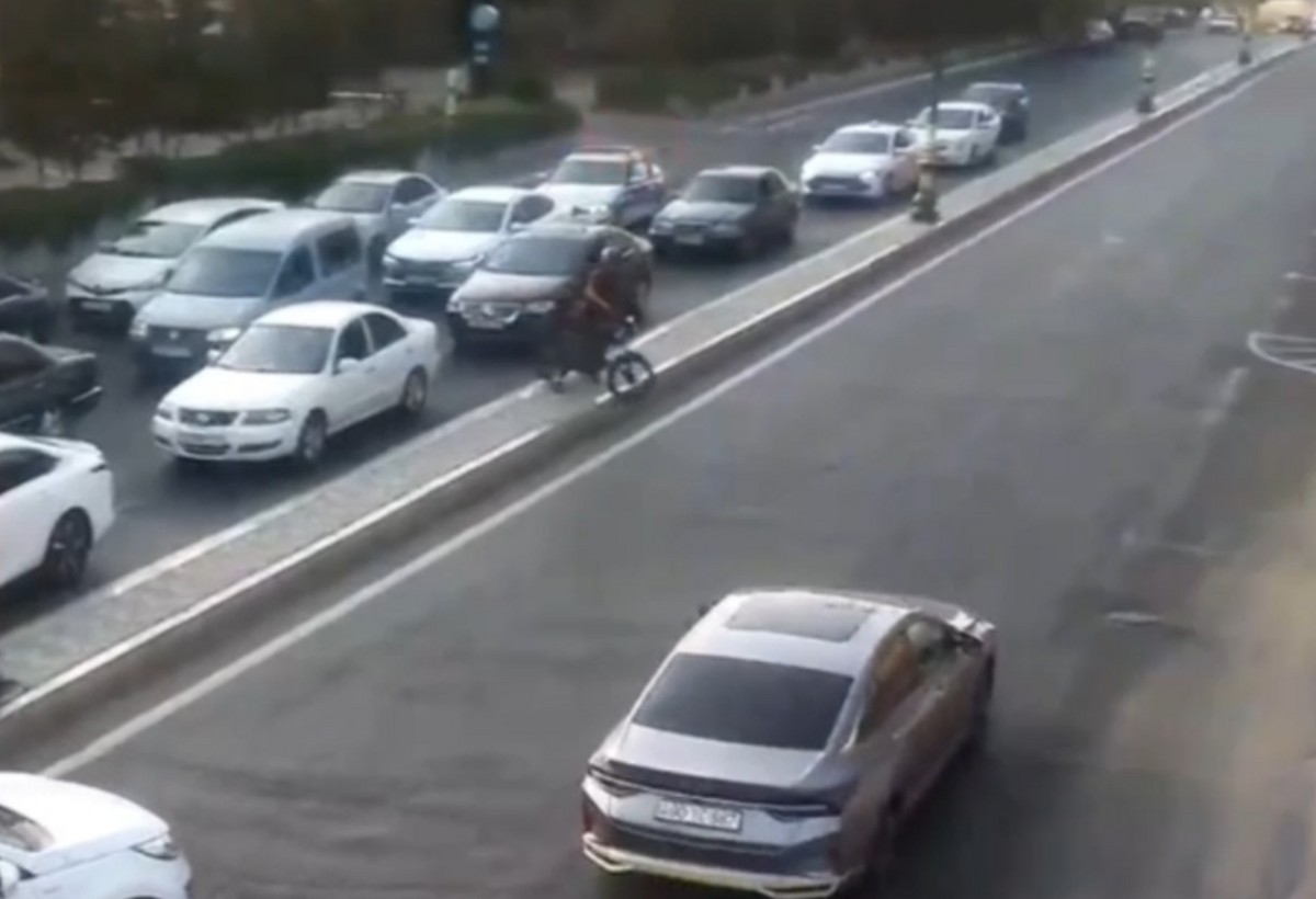 Motosikletlə avtoxuliqanlıq edən sürücü həbs edildi - ANBAAN GÖRÜNTÜLƏR