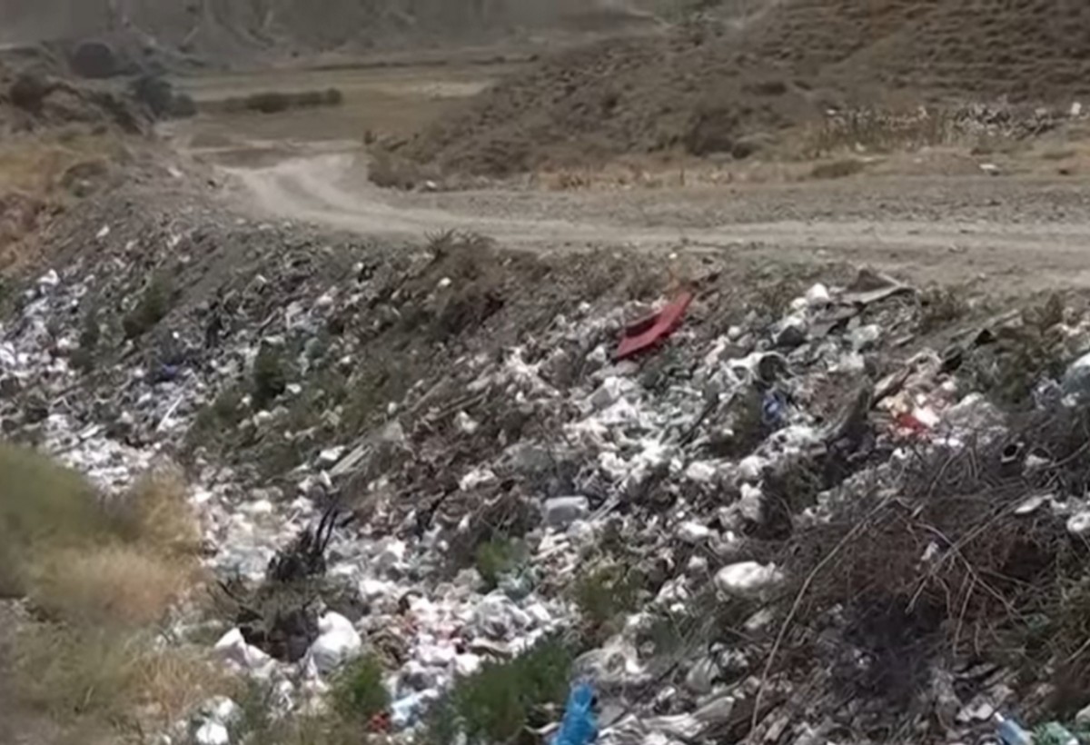 Bu kənddə zibil qabları yoxdur: “Küçələri üfunət iyi bürüyüb”