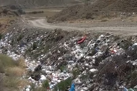 Bu kənddə zibil qabları yoxdur: “Küçələri üfunət iyi bürüyüb”
