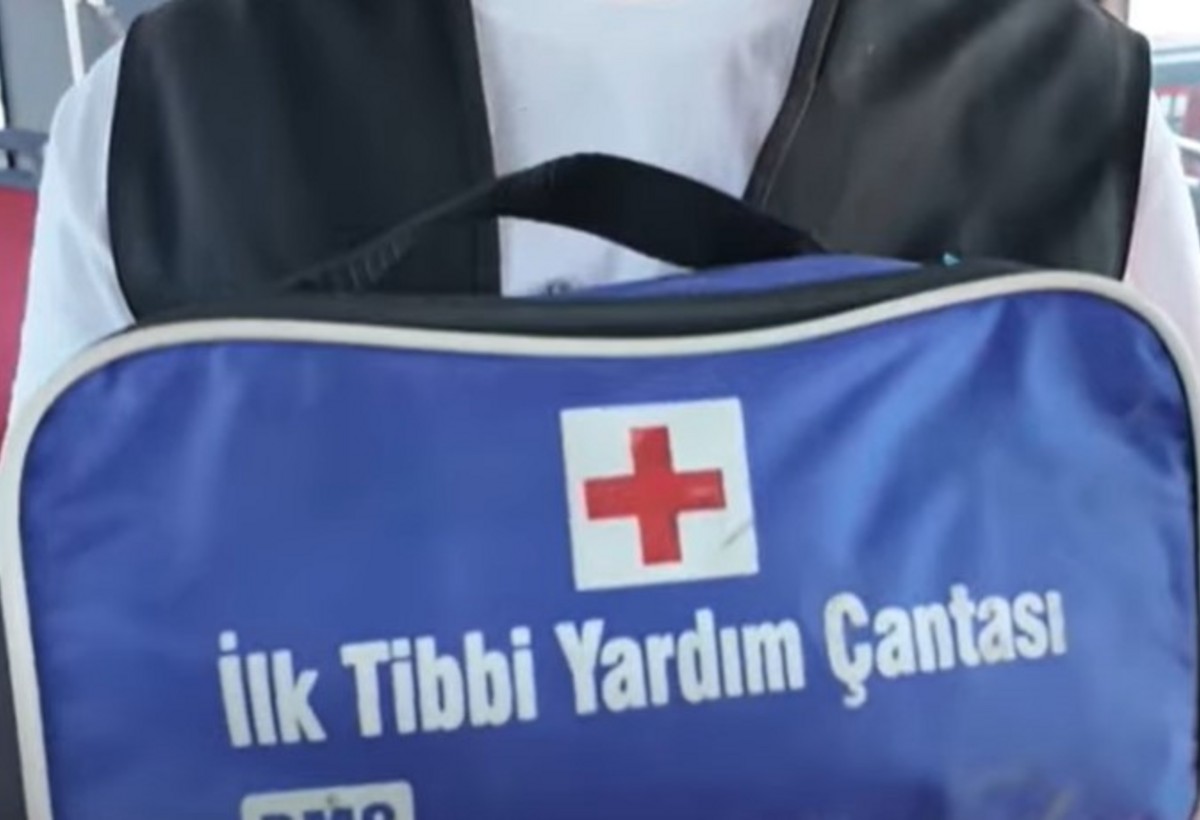 Avtobuslarda ilkin tibbi yardım çantası var, amma ürəyi sıxılanı su ilə ayıldırlar - VİDEO