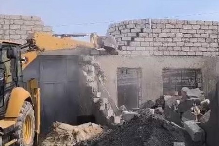 Bülbülədə qanunsuz tikili sökülüb