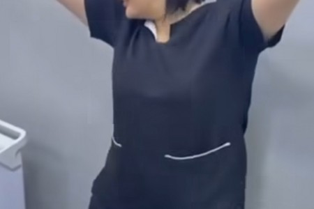 Saç ustası indi həkimlik edir? - Xəstəsinin çılpaq görüntülərini paylaşıb