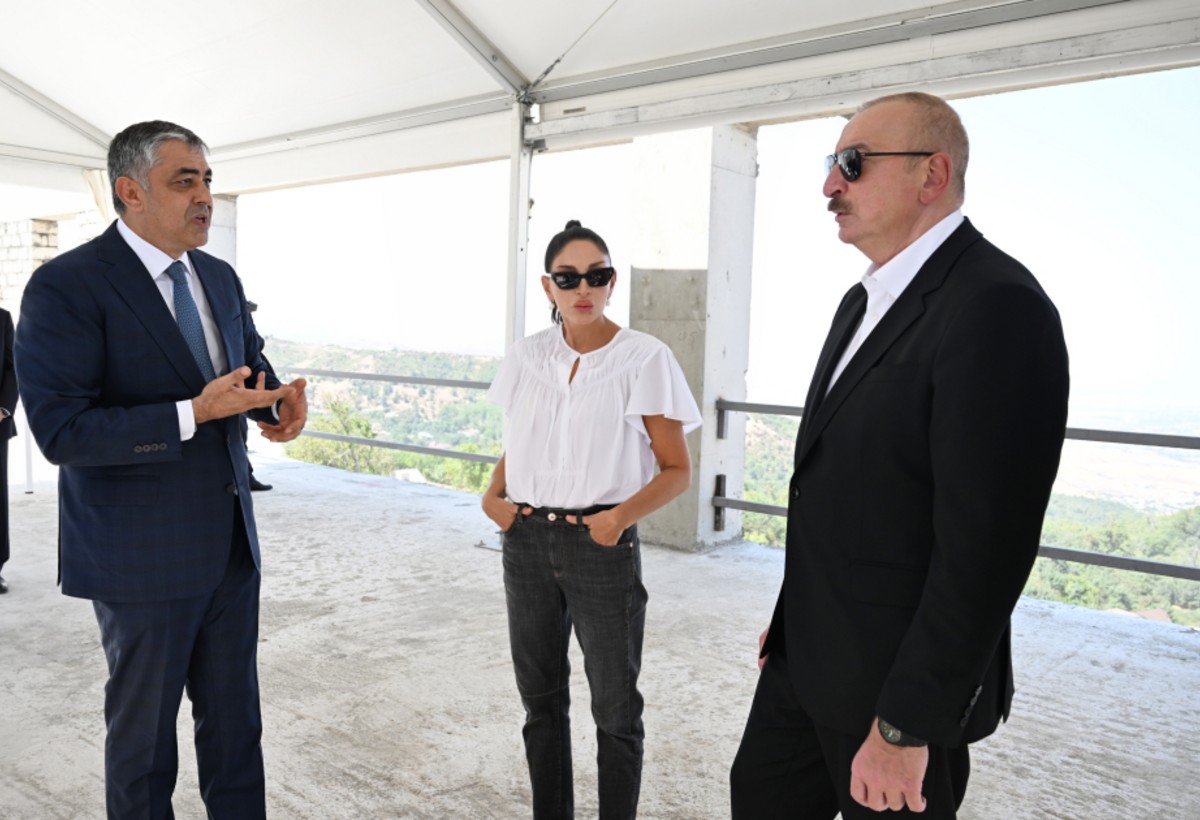 Prezident İlham Əliyev və birinci xanım Mehriban Əliyeva “Hacıkənd” İstirahət Kompleksinin tikintisi ilə tanış olublar