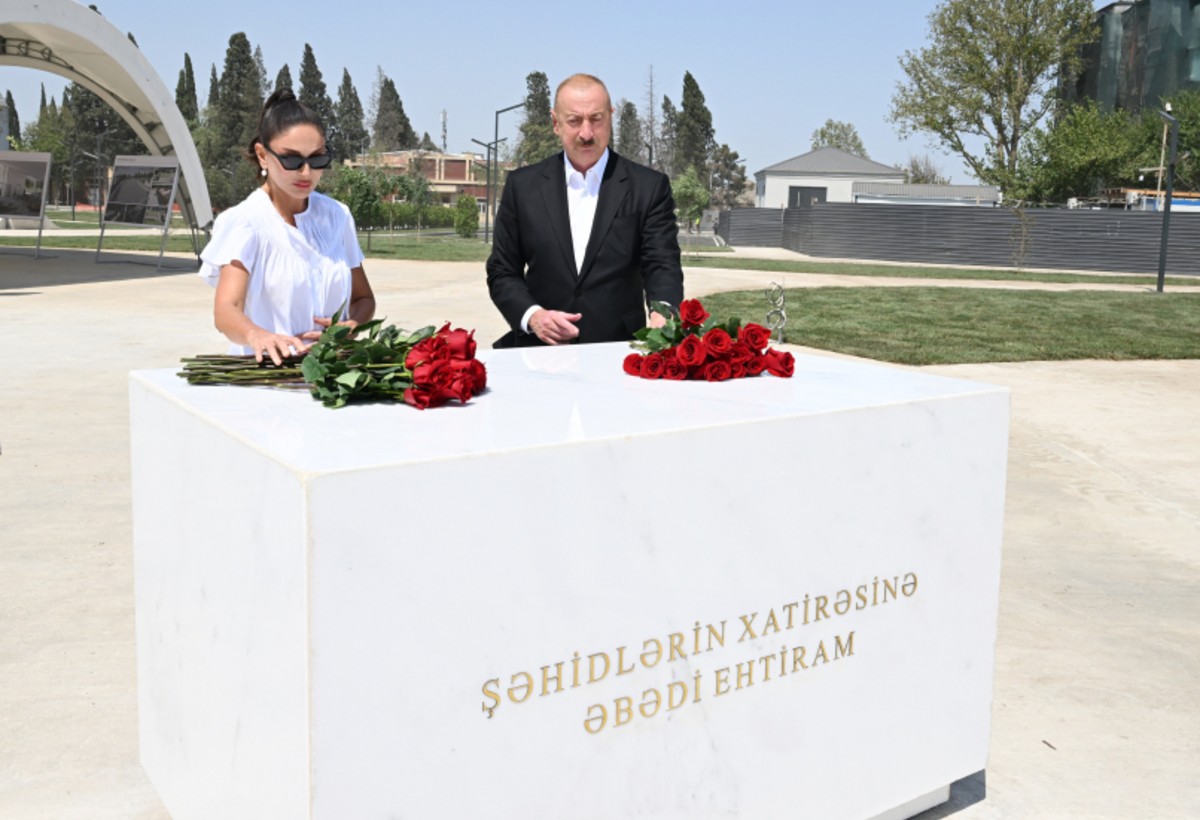 Prezident və birinci xanım Gәncә Memorial Kompleksində görülən işlərlə tanış olublar