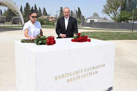 Prezident və birinci xanım Gәncә Memorial Kompleksində görülən işlərlə tanış olublar
